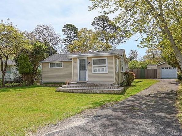14 Lincoln Road, Hampton Bays NY 11946