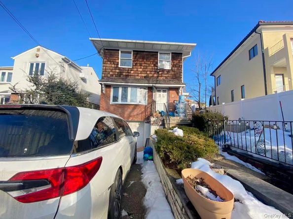 1305 133rd Place, College Point NY 11356