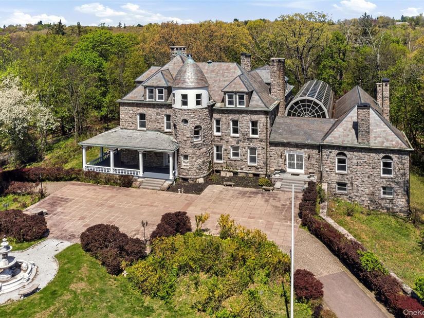 139 Scarborough Road, Briarcliff Manor NY 10510