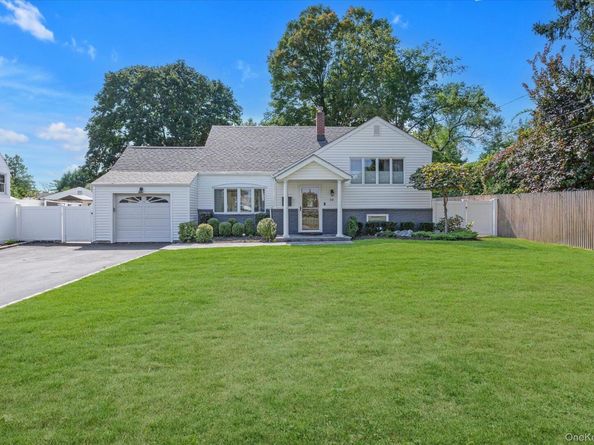 10 Peachtree Lane, Huntington Station NY 11746