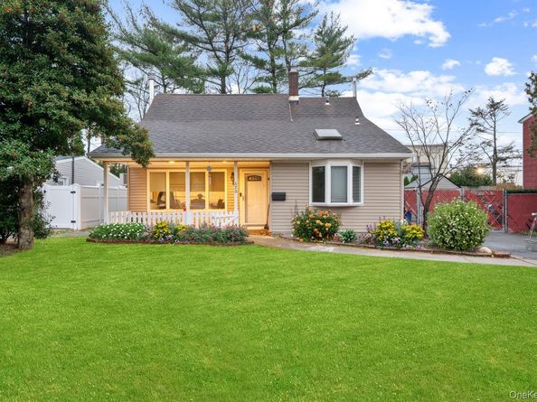 670 Mason Street, Westbury NY 11590