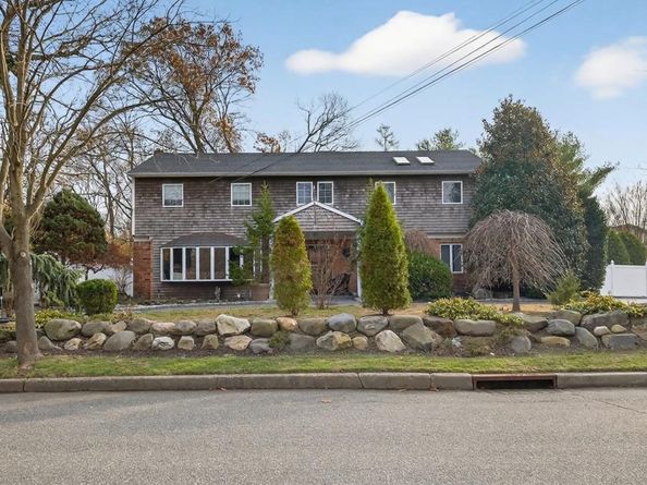 110 Florida Avenue, Commack NY 11725