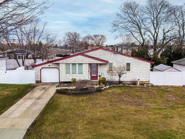 35 W 13th Street, Deer Park NY 11729