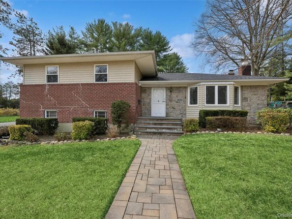 6 Viola Drive, Glen Cove NY 11542