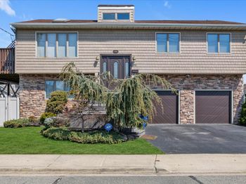390 Silver Lane