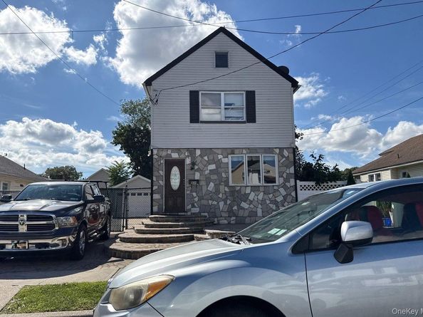 104 E Pennywood Avenue, Roosevelt NY 11575