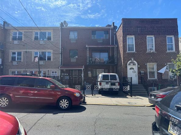 848 E 214th Street, Bronx NY 10467