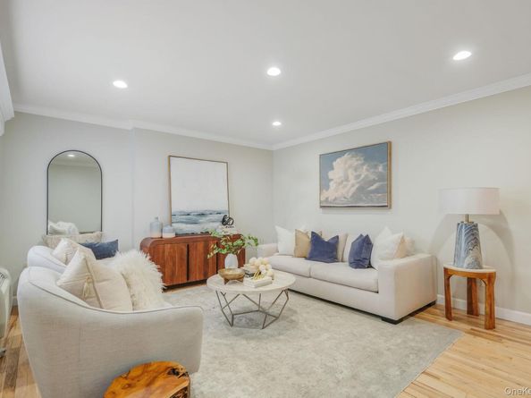 10 Smithtown Boulevard 6A, Smithtown NY 11787