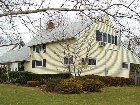 55 Ball Park Lane, Hicksville NY 11801