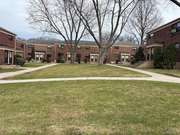 74-81 220th Street 2, Bayside NY 11364