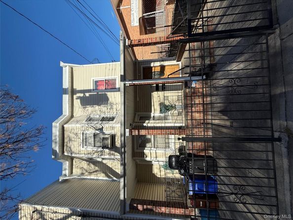 849 E 221st Street, Bronx NY 10467