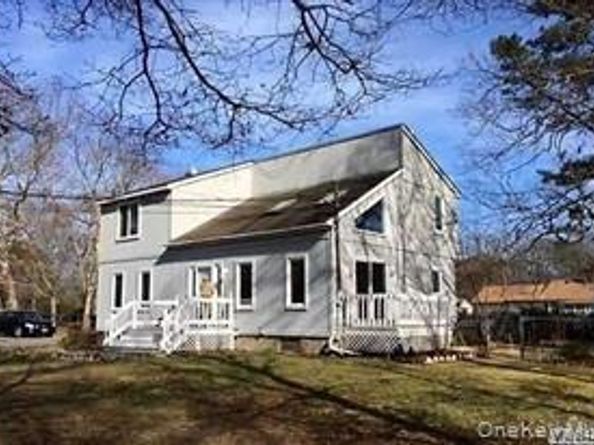 8 Park Circle, Shirley NY 11967