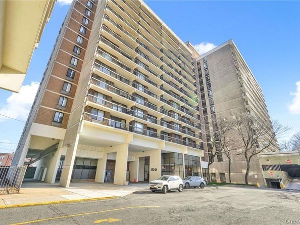 152-18 Union Turnpike 9P, Kew Garden Hills NY 11367