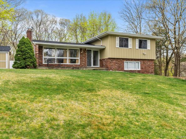 6 George Court, Miller Place NY 11764