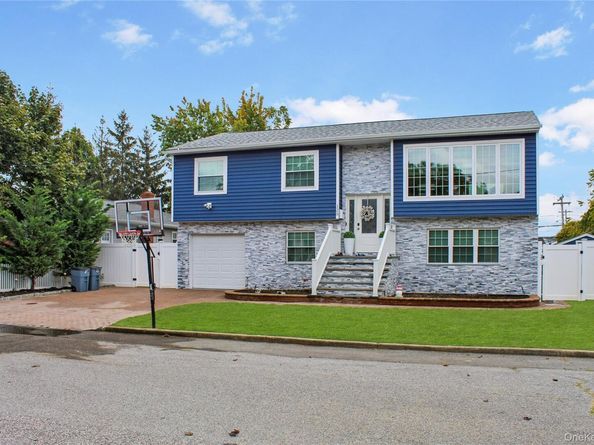 125 Spruce Street, Lindenhurst NY 11757