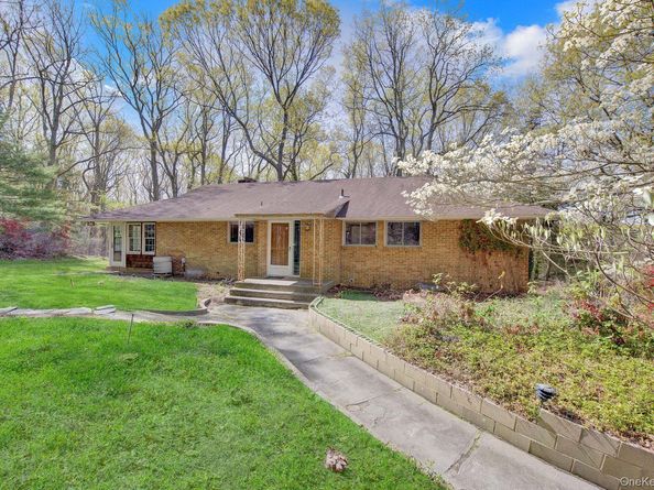 28 Picardy Lane, Laurel Hollow NY 11791