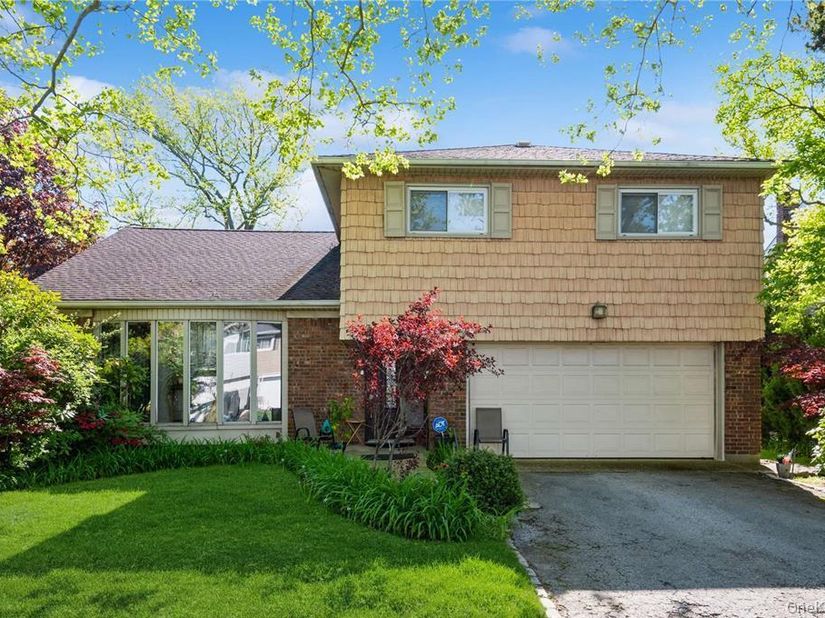 1040 Cedarhurst Street, North Woodmere NY 11581
