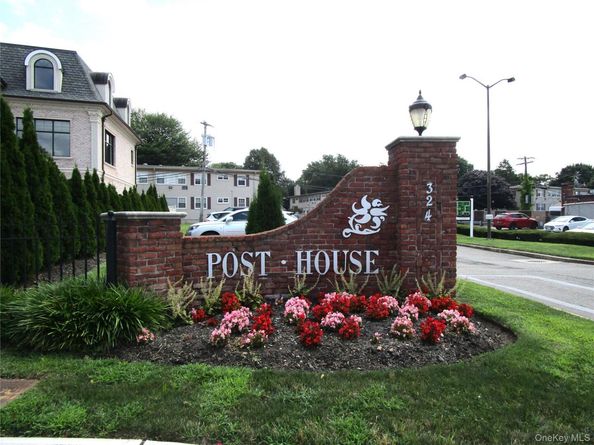 324 Post Avenue 9F, Westbury NY 11590