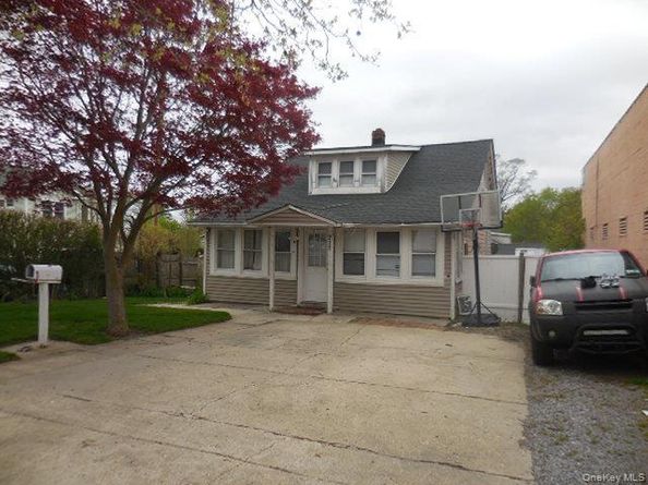 211 Lowndes Avenue, Huntington Station NY 11746