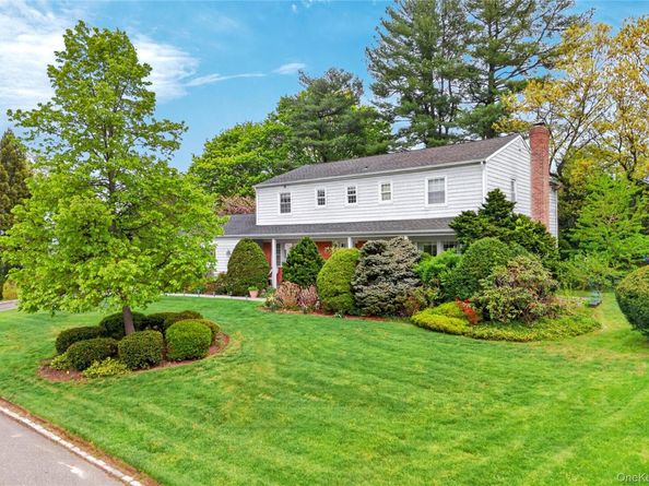 58 Hummingbird Drive, East Hills NY 11576