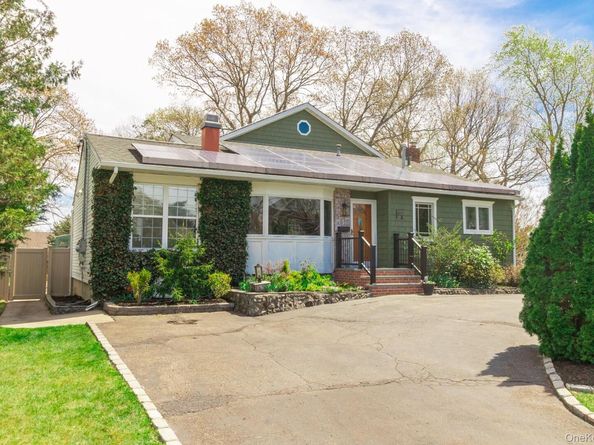 11 Harvest Lane, West Islip NY 11795