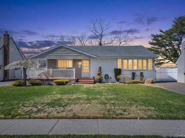 18 Seitz Drive, Bethpage NY 11714