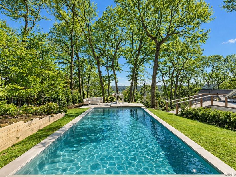 33 Peters Path, East Hampton NY 11937