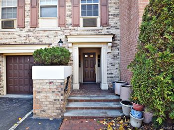 12-32 Diane Place