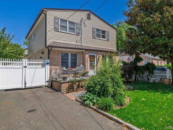 212 Gordon Avenue, Westbury NY 11590