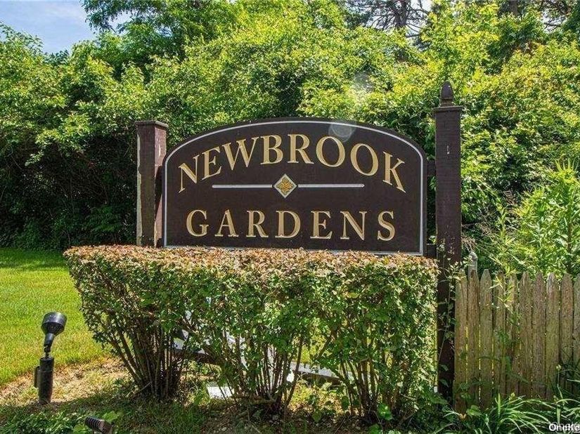 150 Newbrook Lane 150, Bay Shore NY 11706