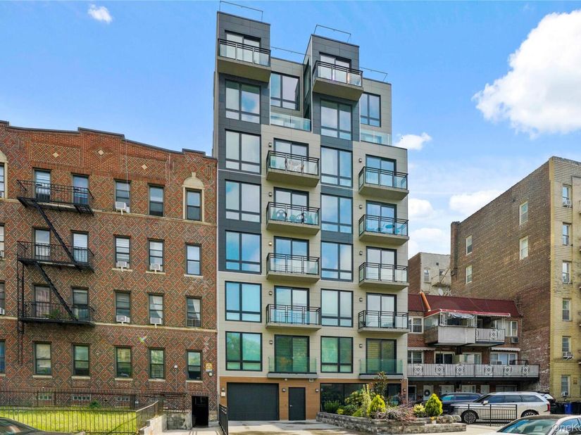 379 Ocean Parkway 3A, Brooklyn NY 11218