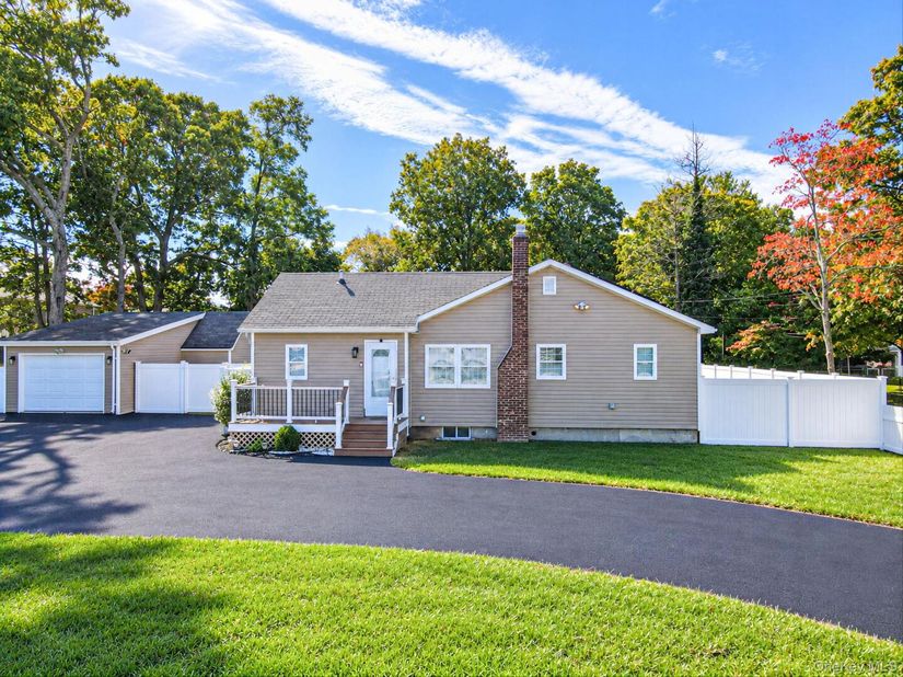 207 Laurelton Drive, Mastic Beach NY 11951