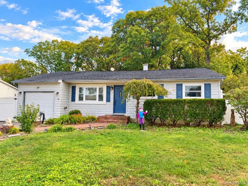 25 Urban Drive, Selden NY 11784