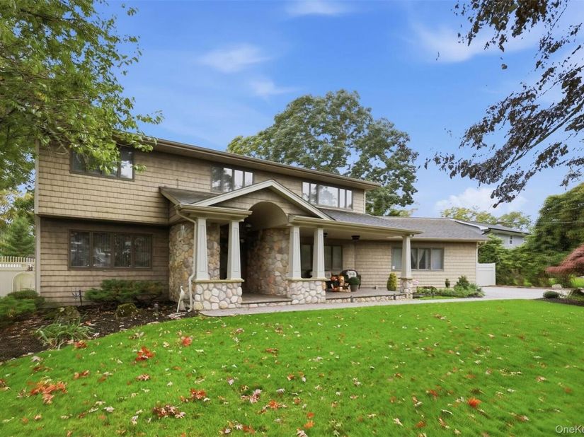 33 Quail Run, East Islip NY 11730