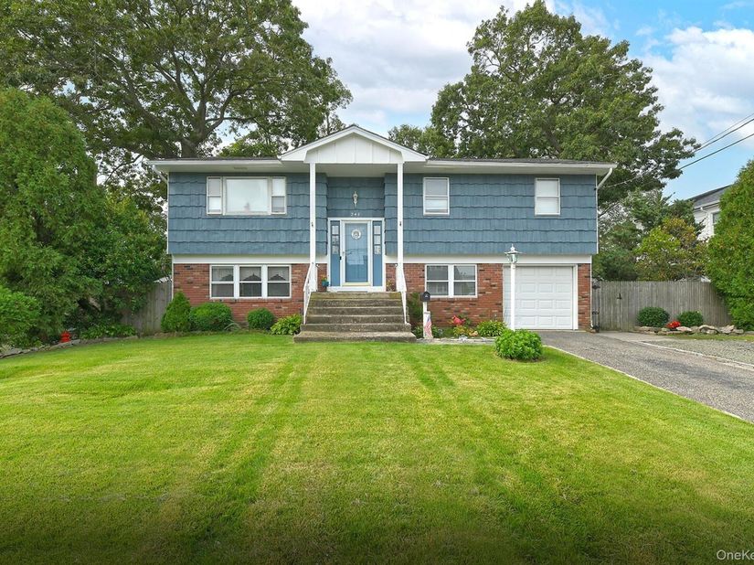 245 N Fulton Avenue, Lindenhurst NY 11757