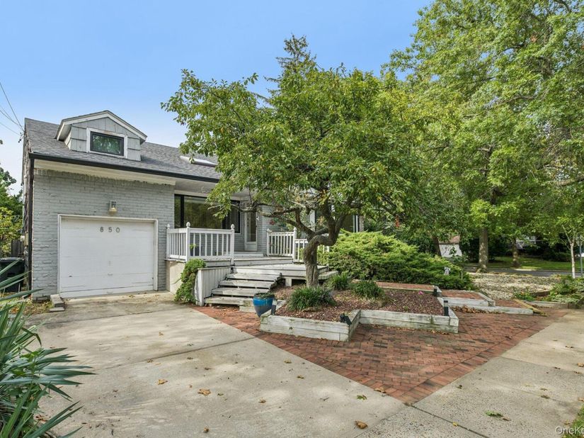 850 Oliver Street, Woodmere NY 11598