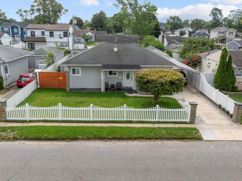 27 Croydon Road, Amityville NY 11701