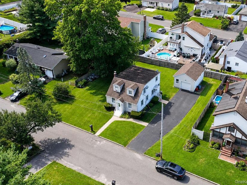 120 Aspen Road, Kings Park NY 11754