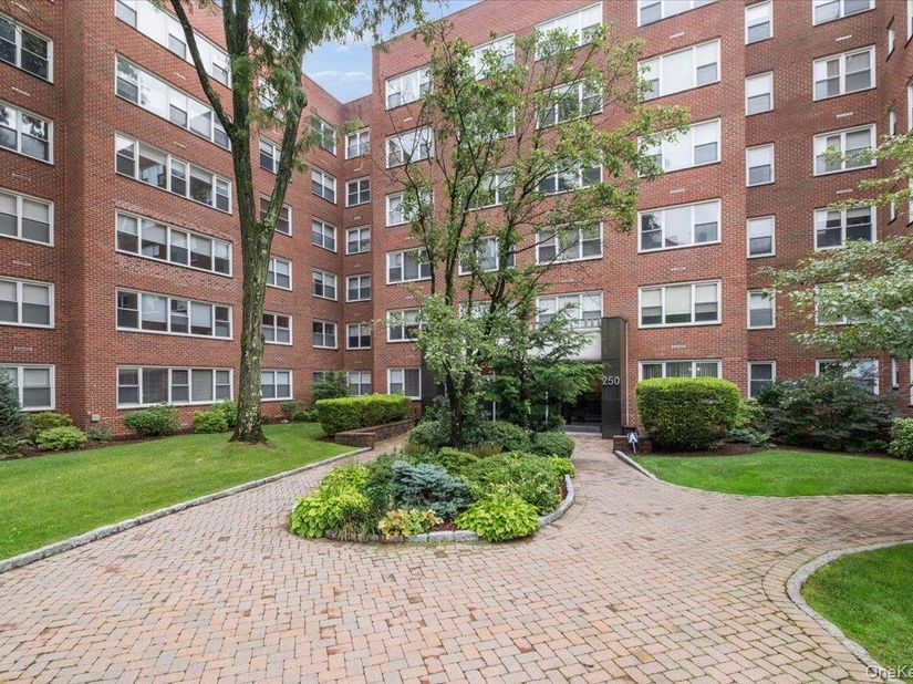 250 Garth Road 2E3, Scarsdale NY 10583