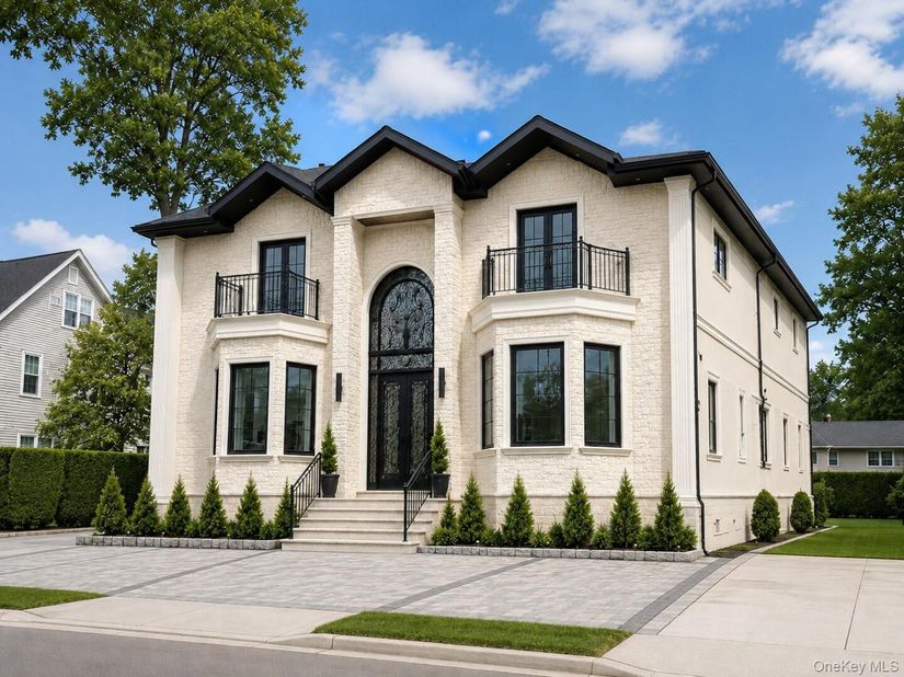 48 Brook Road, Valley Stream NY 11581
