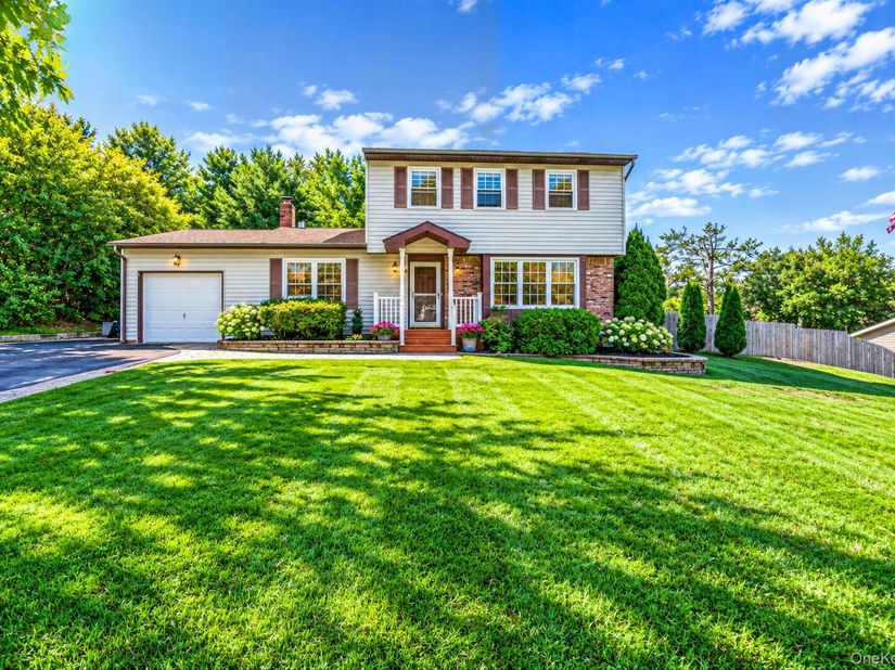 4 Rolling Hills Drive, Ridge NY 11961