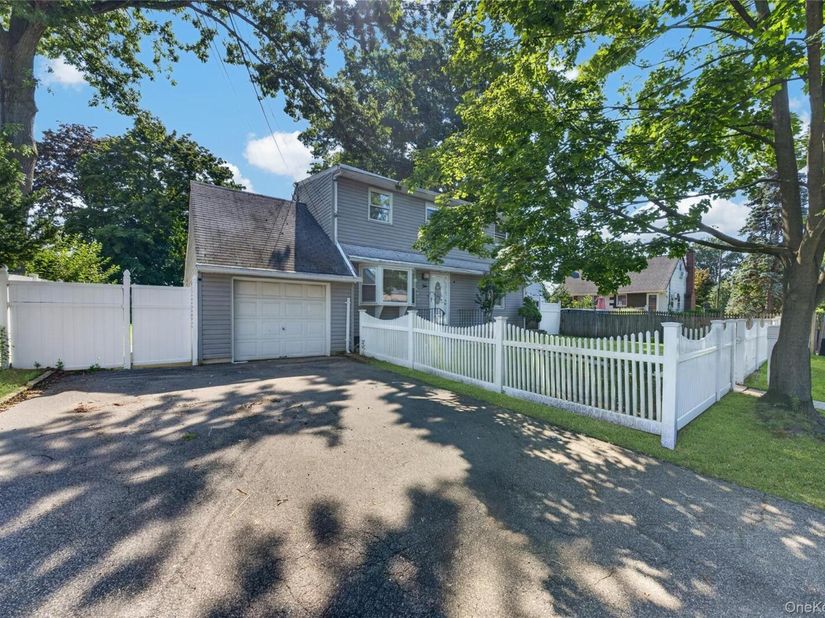 10 Field Place, Huntington Station NY 11746