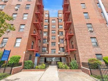 88-09 Northern blvd