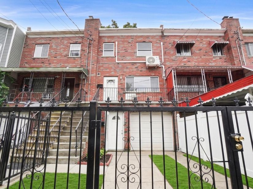 806 E 227th Street, Bronx NY 10466