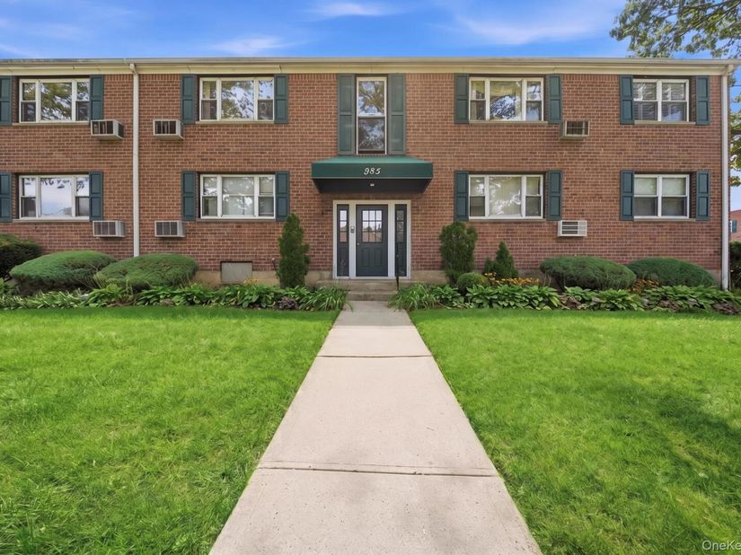 985 Fenwood 3, Valley Stream NY 11580