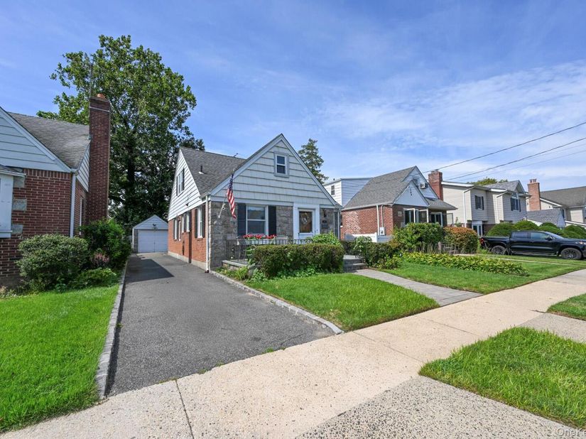 117 Euston Road S, West Hempstead NY 11552