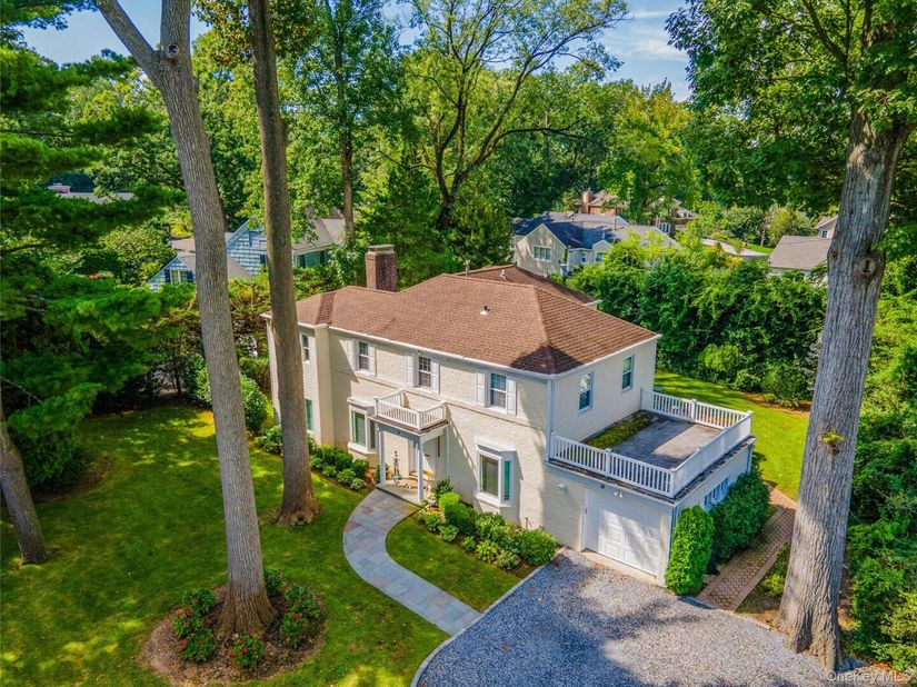 30 Old Field Lane, Great Neck NY 11020