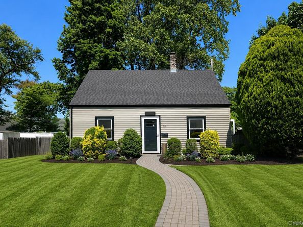12 Garland Lane, Westbury NY 11590