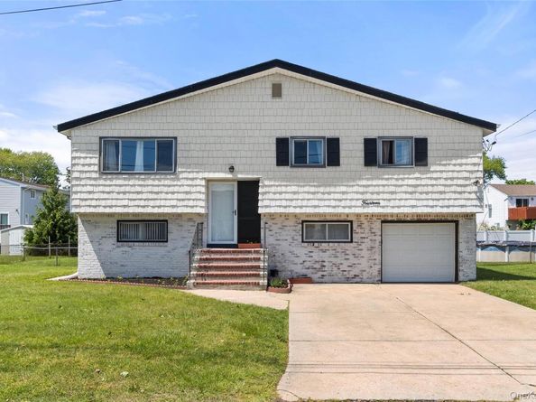 14 Plain Street, Lindenhurst NY 11757
