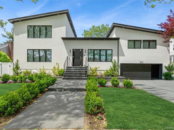 821 Longview Avenue, North Woodmere NY 11581